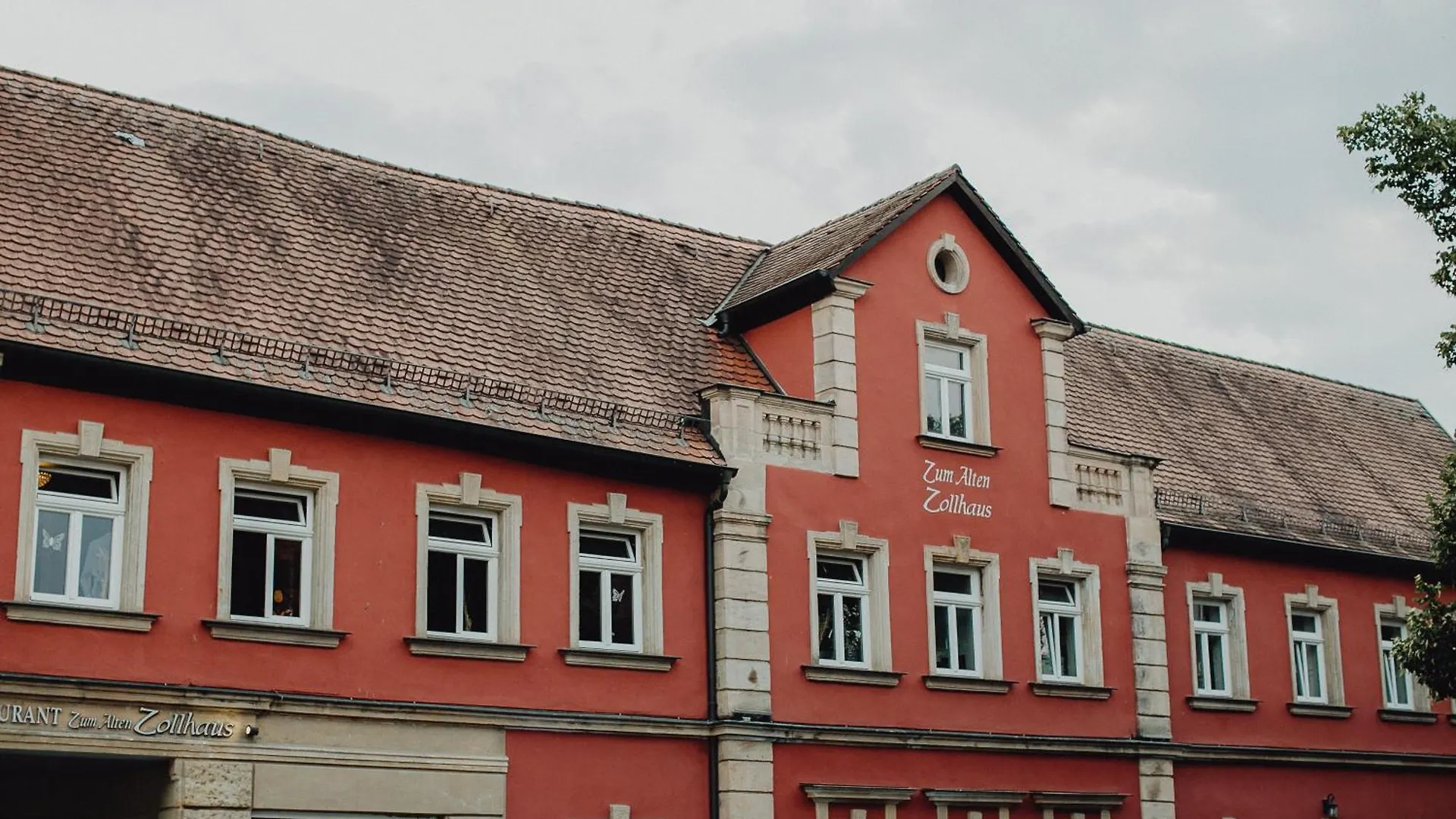 Stadt Land Fluss Boutique Aparthotel By Zollhaus contacts